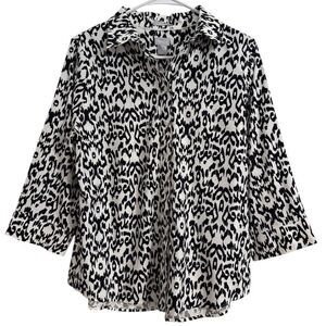 Chico's Womens 0 SMALL US 4 No Iron Stretch Button Tribal Ikat Shirt Black White